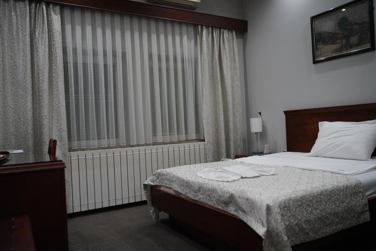 Hotel Tadz Novi Pazar Kültér fotó